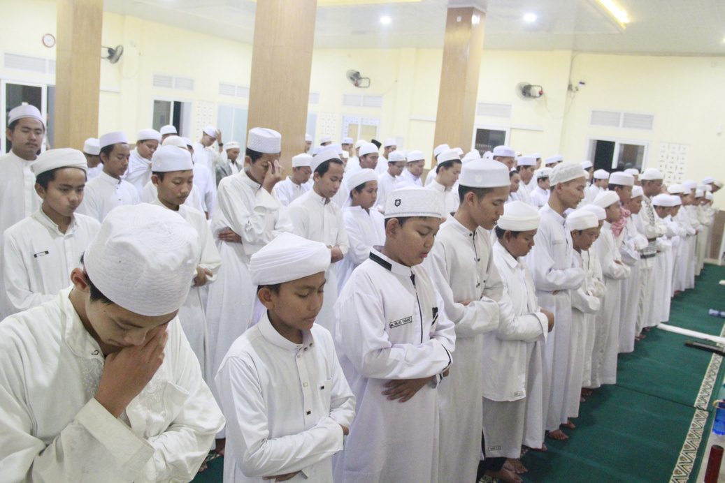 Kegiatan santri Pondok Pesantren Orenz Miftahul Barokah
